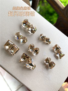 New Arrival Silk Color Manicure Jewelry Pointed Bottom Luxury Big Diamond Crooked Heart Love Heart Super Flash Glass Rhinestone Nails Decorations