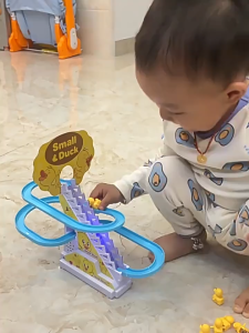 Mainan Track Bebek Tangga Lintasan Jalan Dengan Musik dan Lampu Mainan Edukasi Bayi