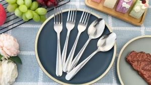 （วัสดุดีมาก） ชุดช้อนส้อม ช้อนด้ามยาวสเตนเลส ช้อนตักซุป อย่างหนา คุณภาพดี สำหรับใช้ในร้านอาหารและใช้ในชีวิตประจำวัน 13.8/17.5/21.5cm