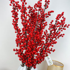 Cành đào đông chery đỏ may mắn trang trí tết màu sắc tươi kết hợp với hoa làm cho bình hoa tết trong nhà thật đặc biệt mang lại tài lộc vượng khí cho ngôi nhà