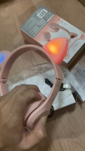 หูฟังบลูทูธครอบหู บลูทูธ5.0 หูฟังไร้สาย ลดเสียงรบกวน หูฟังแมวมีไฟ พับได้ ใช้ได้ทั้งคอมและมือถือ เล่นเกม ชาร์จUSB ทนทาน เสียง4D