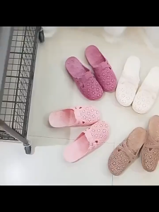 Dép sục nhựa nữ lỗ thoáng khí cao su êm chân đi mưa chống trơn trượt siêu bền S001 Wilmi (Đen)