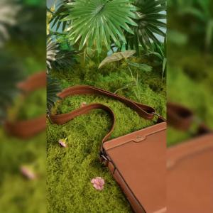 Túi Lata (Thời trang nam công sở dáng vuông - Túi đeo chéo da TN28)