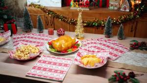 Yahenda 150 Pieces Christmas Wax Paper 10" x 10" Sandwich Wrapping Paper Decorative Deli Parchment Paper Food Waterproof Bakery Tissue Grease Resistant Christmas Baking Colored Basket Liners