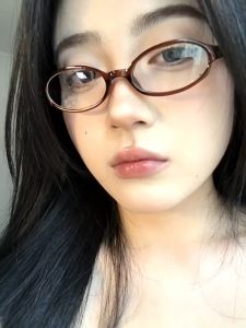 Kacamata Bingkai Kecil Dua Dimensi Jepang & Korea untuk Pemotretan Jalanan Wanita