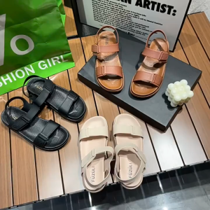 Parisian Womens Sophia Flat Sandals