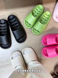 รองเท้าแตะพื้นนิ่ม ดีไซน์แบบรูรู EVA สำหรับใช้ในบ้านและในห้องน้ำสำหรับผู้ชายและผู้หญิงในช่วงฤดูร้อน รองเท้าแตะแบบสวมส้นแบน