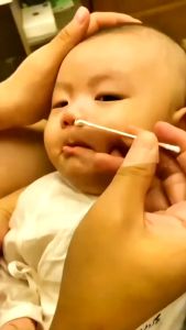 Putik Kapas Bayi Kepala Dua Untuk Telinga Dan Hidung Pembersih Lembut Bayi Baru Lahir Cotton Swab Halus Baby Cotton Swab Newborn Ear Nose Cleaning Stick Baby Double Headed Thin Shaft Ear Spoon 婴儿棉签新生儿耳鼻清洁棒宝宝双头细轴耳勺棉花棒 H240