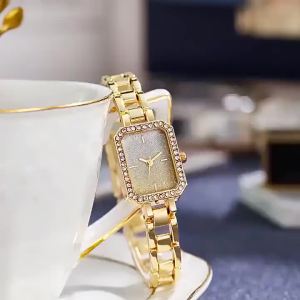 Korean Fashion Womens Watch Rhinestone Square Watch Compact Temperamental Bracelet Starry Casual Womens Watch Quartz Watch