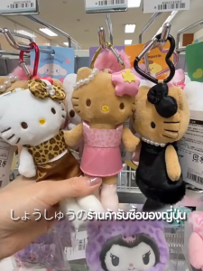 ของแท้จากญี่ปุ่น Sanrio Hello Kitty น่ารัก ขนาดเล็ก หนังดำ หัวใจห่วง หางยาว ส่งฟรี ของสะสมน่ารัก