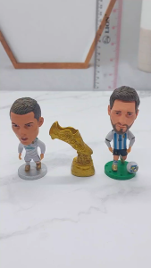 Piala trophy miniatur sepakbola sepatu warna emas golden boot tinggi 4 cm
