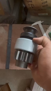 Bánh răng đề huyndai 15 tấn 13 răng cổ 63 dài 116 dùng cho xe ô tô huyndai 15 tấn