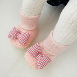 【รองเท้าเด็กอ่อนประดับโบว์ลายดอกไม้สุดประณีต】รองเท้าเด็กอ่อนทำจากหนังกลับ พื้นนุ่ม กันลื่น เหมาะสำหรับเด็กวัยเตาะแตะที่กำลังหัดเดิน ดีไซน์ 3 มิติ น่ารักและใช้งานได้หลากหลาย