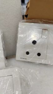 SIEMENS  1GANG  1WAY 20A/32A PVC HEATER SWITCH WITH NEON INDICATOR SIRIM APPROVED