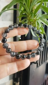 Vòng thạch anh tóc đen tự nhiên nữ size hạt 8mm màu đen trắng bóng đẹp hợp mệnh thủy mệnh Mộc đeo đẹp may mắn hợp mệnh tuổi tốt sức khỏe công việc có 590k ạ