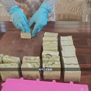 Natural Volcanic White Clay Handmade Soap Cleanse pores Suitable for oily skin Cleansing soap Bath soap