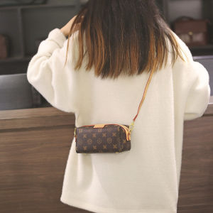 Versatile Small Square Bag Womens Crossbody Phone Bag Fashionable Geometric Pattern PVC Material Zipper Closure Handbag