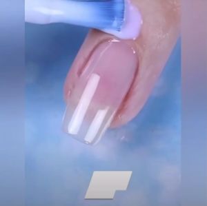 กาวทากันเลอะขอบเล็บ มี 2 สี