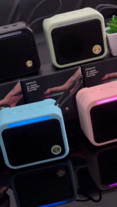 ลำโพงบลูทูธ M300 พกพาง่าย เบสแน่น ไฟ RGB 4 สี เล่นต่อเนื่อง 15 ชม. รองรับ USB/TF/AUX