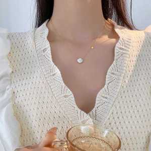 สร้อยคอโซ่กระดูกไหปลาร้าไททาเนียม 18K ทองสำหรับผู้หญิง เครื่องประดับแฟชั่น โซ่กระดูกไหปลาร้าไม่ซีดจาง โซ่กระดูกไหปลาร้าแบบใหม่ปี 2025