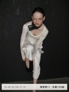 เสื้อยืดคอกลมแขนยาวถัก Cloud Wild สำหรับผู้หญิง ทรงเข้ารูป ปกกระเป๋า ทรงปกติ ฤดูร้อน 2025 ฤดูใบไม้ผลิ