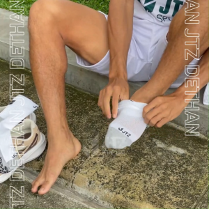 Kaos Kaki Futsal Anti-Slip Dethan Nyaman & Stabil untuk Performa Maksimal di Lapangan KK008