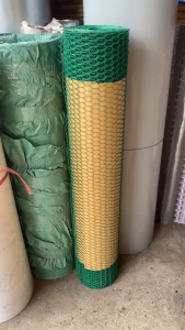 Lưới sắt mắt cáo bọc nhựa xanh mắt lục giác khổ 1m size ô 15cmx25cm làm chuồng gà vịt rào vườn chống chuột