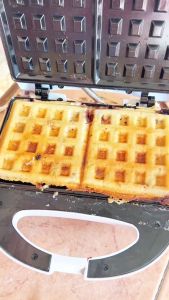 Big Brute Waffle Maker: A Compact & Easy-to-Clean Waffle Iron