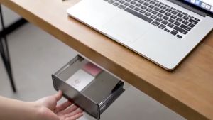 กล่องจัดระเบียบลิ้นชักใต้โต๊ะ ลิ้นชักใต้โต๊ะแบบมีกาวในตัว กล่องเก็บของลิ้นชักสำนักงาน กล่องเครื่องเขียน ถาดใส่ดินสอ และที่ใส่ปากกา