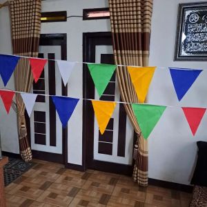 BENDERA SEGITIGA KECIL WARNA WARNI BUAT PERLENGKAPAN PESTA PANJANG ±4METER