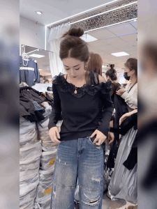 เสื้อยืดคอวีแขนยาวสีดำสไตล์ฝรั่งเศสสำหรับผู้หญิง ดีไซน์เก๋ไก๋ แขนกุด ผ้าตาข่าย คอวี ทรงเข้ารูป ฤดูใบไม้ร่วง/ฤดูหนาว