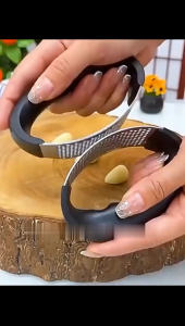 Penggerus Bawang Stainless Steel / Garlic Ricer Press / Alat Penghancur Penghalus Bawang Putih