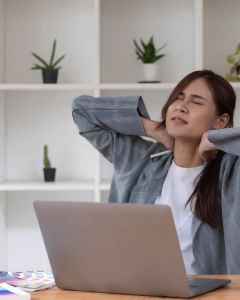 น้ำมันสมุนไพรไทย น้ำมันนวดสมุนไพรไทย ตราเทวดาใจดี กลิ่นหอมไม้กฤษณา PREMIUM THAI HERB AROMA MASSAGE OIL น้ำมันนวดอโรม่า