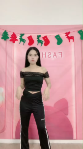 เสื้อแฟชั่นดีไซน์เก๋ใส่สบาย แมทช์กับกางเกงเอวสูงทรงสวย ให้ลุคทันสมัย เหมาะกับการใส่ได้หลายโอกาส