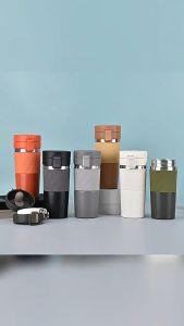 กระบอกน้ำสแตนเลส 304 มีฝาเป็นตัวล็อคเปิดปิดอย่างดี มียางซิลิโคลนก้นแก้วกันลื่น