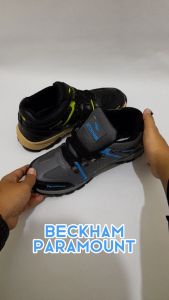 Sepatu Gunung Adventure Wanita Pria - Sepatu Hiking Sneakers No Import - sepatu offroad beckham\\n\\nSepatu Gunung Adventure Wanita Pria adalah pilihan tepat bagi Anda yang mencari sepatu hiking sneakers berkualitas tinggi tanpa impor. Dengan berbagai kelebihan dan spesifikasi yang dimilikinya, sepatu ini menjadi solusi ideal untuk aktivitas outdoor. Mari kita bahas lebih lanjut mengenai kelebihan dan spesifikasi sepatu ini.\\n\\n Kelebihan Sepatu Gunung Adventure\\n\\n Empuk & Tebal\\n\\nSepatu Gunung Adventure Wanita Pria dibuat dengan bahan empuk dan tebal yang memberikan kenyamanan maksimal saat dipakai. Anda tidak perlu khawatir dengan kualitas sepatu ini karena sudah terjamin OK. Sepatu ini sangat cocok untuk aktivitas outdoor dan olahraga, serta bisa menjadi pilihan tepat bagi Anda yang bekerja di luar ruangan.\\n\\n Sol Karet Anti Slip\\n\\nSol karet anti slip pada sepatu ini memberikan keamanan dan kenyamanan saat berjalan di berbagai jenis permukaan. Anda tidak perlu khawatir dengan resiko terpeleset atau jatuh saat memakai sepatu ini.\\n\\n Cocok untuk Aktivitas Outdoor\\n\\nSepatu Gunung Adventure Wanita Pria cocok digunakan untuk berbagai aktivitas outdoor, seperti hiking, trekking, dan olahraga luar ruangan lainnya. Sepatu ini sangat kuat dan awet, sehingga Anda tidak perlu khawatir dengan kekuatan dan daya tahannya.\\n\\n Spesifikasi Sepatu Gunung Adventure\\n\\n Ukuran Cowok & Cewek\\n\\nSepatu Gunung Adventure Wanita Pria tersedia dalam berbagai ukuran, mulai dari 39 hingga 43. Tersedia ukuran cowok dan cewek, sehingga Anda bisa memilih ukuran yang sesuai dengan kaki Anda.\\n\\n Sol Empuk Anti Selip\\n\\nSepatu ini dilengkapi dengan sol empuk anti selip yang memberikan kenyamanan maksimal saat dipakai. Sol ini juga memberikan keamanan saat berjalan di berbagai jenis permukaan.\\n\\n Bonus Box\\n\\nDapatkan bonus box saat membeli sepatu ini. Bonus box ini bisa digunakan sebagai kotak penyimpanan sepatu Anda atau bisa juga digunakan untuk keperluan lainnya.\\n\\n Solusi Fast Repon\\n\\n Order Sekarang Jika Ukuran Masih Ada\\n\\nJika ukuran sepatu yang Anda inginkan masih tersedia, Anda bisa langsung melakukan pemesanan. Pastikan untuk memeriksa stok sebelum melakukan pemesanan.\\n\\n Stok Kosong Jika Ukuran Tidak Dicantumkan\\n\\nJika ukuran sepatu yang Anda inginkan tidak dicantumkan, itu berarti stok sepatu tersebut sudah habis. Jangan tanyakan lagi mengenai stok sepatu yang tidak tersedia.\\n\\n Garansi & Kualitas Produk\\n\\n Barang 100% Baru\\n\\nSepatu Gunung Adventure Wanita Pria adalah barang baru 100%, sehingga Anda tidak perlu khawatir dengan kualitas sepatu ini.\\n\\n Real Pict / Foto Langsung dari Produk\\n\\nFoto produk yang ditampilkan adalah foto langsung dari produk yang kami jual, sehingga Anda bisa melihat detail sepatu ini dengan jelas.\\n\\n Logo Embos Karet\\n\\nSepatu ini dilengkapi dengan logo embos karet yang memberikan tampilan lebih menarik dan menambah nilai estetika sepatu ini.\\n\\nDengan berbagai kelebihan dan spesifikasi yang dimilikinya, Sepatu Gunung Adventure Wanita Pria menjadi pilihan tepat bagi Anda yang mencari sepatu hiking sneakers berkualitas tinggi tanpa impor. Jangan ragu untuk membeli sepatu ini dan rasakan kenyamanan maksimal saat beraktivitas outdoor!\"