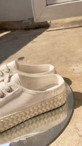 KIM&CO. Rainy รองเท้าผ้าใบแฟชั่น สีขาว เปิดส้น มินิมอล บิดงอ 180 ล้าม ผู้หญิง