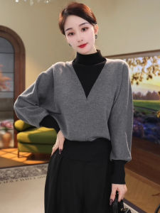 เสื้อสเวตเตอร์ถักผู้หญิงพร้อมภาพลวงตาสองชิ้นคอกลมกึ่งสูงเย็บปะติดปะต่อเสื้อฐานขนสัตว์มีสไตล์และลําลองสําหรับฤดูใบไม้ร่วงและฤดูหนาว