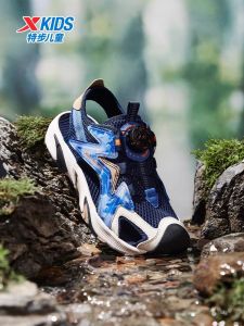 XTEP Kids Sandals Soft Bottom Anti-Slip Buckle Closure Head Cover Slippers Trendy for Boys And Girls Age 7-12 Summer Sport Style