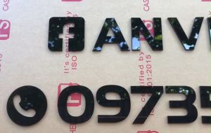 Chữ mica cao 3cm từ A - Z 0 -9 chữ dày 2mm dùng để trang trí nhà cửa dán xe hơi chữ mica