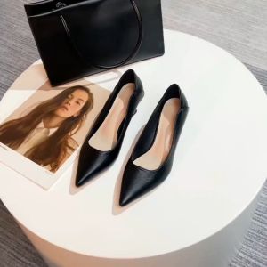 ฝรั่งเศสรองเท้าส้นสูงขนาดเล็ก สำหรับผู้หญิง 2022 ฤดู ใบไม้ ร่วงกริชมือ อาชีพชี้ รองเท้า สีดำ รองเท้า หนัง นิ่ม