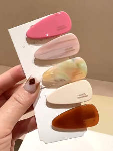 [จัดส่งในกทม]แฟชั่นเกาหลี กิ๊บติดผมน่ารัก เด็กผู้หญิง รูปหัวใจ ปากเป็ด สีชมพู คุณภาพสูง วัสดุอะซิเตท เครื่องประดับแฟชั่น