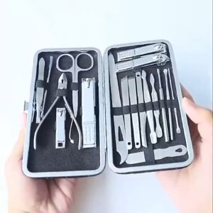 ชุดกรรไกรตัดเล็บ 19 ชิ้น พร้อมกล่อง กรรไกรตัดเล็บ กรรไกรตัดเล็บขบ ที่ตัดเล็บ ชูดแต่งเล็บ ครบเช็ต ราคาที่สุด 1,450 บาท