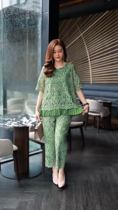 Cutie Minute อก ฟรีไซส์ 46" เอว ยางยืดรอบเอว 28"-44" Set)ชุดเซ็ทลูกไม้เนื้อหนาเกรดพรีเมี่ยม เลือกใช้ลูกไม้ลายเชิงทั้งชุด ลายลูกไม้สวยมากคะ ดีเทลแต่งด้านในด้วยผ้าอัดพลีทสีเดียวกับชุดสวยหรู ดูดี