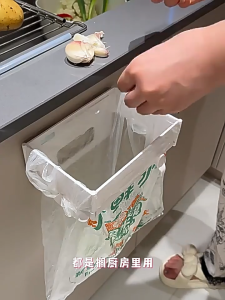 Wall Mounted Folding Trash Can Plastic Trash Can Foldable Design Kitchen Storage Organizer Kitchen Tools Kitchen Bathroom Trash Can Plastic Bag Storage Rack Multi-Functional Household Cleaning Tool