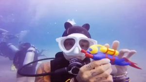 Local 2-3 Days Delivery Baby Wind up Bath Toys Cute Submarine/Scuba Diver Fun Swimming Water Toys for Kids Toddler Birthday Gift