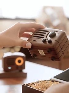 (กระเป๋าผ้าสักหลาด ฟรี)MUZEN OTR Wood MW-2I พร้อมปุ่มหมุนสไตล์ย้อนยุคสำหรับจูนเนอร์ วิทยุ FM พร้อมเคสใส่กระเป๋าเดินทาง ลำโพงบลูทูธไร้สายพร้อมเสียงสเตอริโอดัง สำหรับการเดินทางนอกบ้านและบ้าน ไม้เนื้อวอลนัท