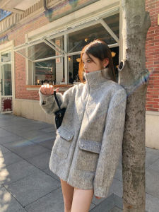 Winter Thickened Short Woolen Coat for Women Stylish Unique Korean Version Commute Style Long Sleeve Zipper Pure Color