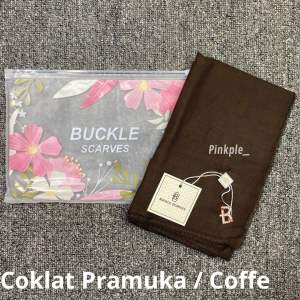 Buckle Pouch Hijab Segi Empat Polos Tepi Laser Cut dengan Metal Logo | Hijab Paris Voal Polos by Buckle Scarves | Kerudung Segiempat Voal Premium Square Cocok untuk Sehari-hari - Muslim  Nyaman Mewah