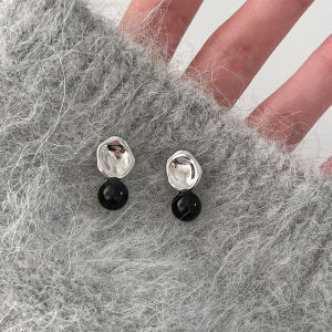 Elegant Black Agate Stud Earrings for Women Simple Minimalist Style Pure Silver Needle Dangle Earrings Fashionable Jewelry